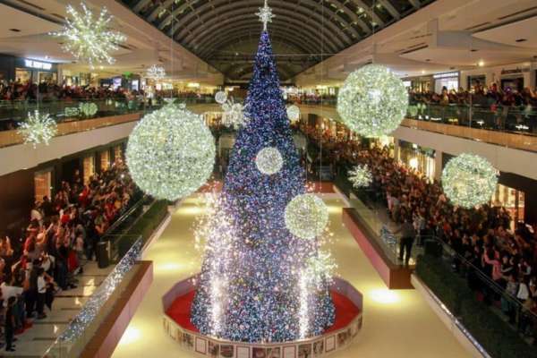 Christmas tree inside Galleria Mall.